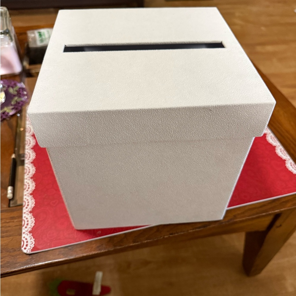 Collapsible White Card Box